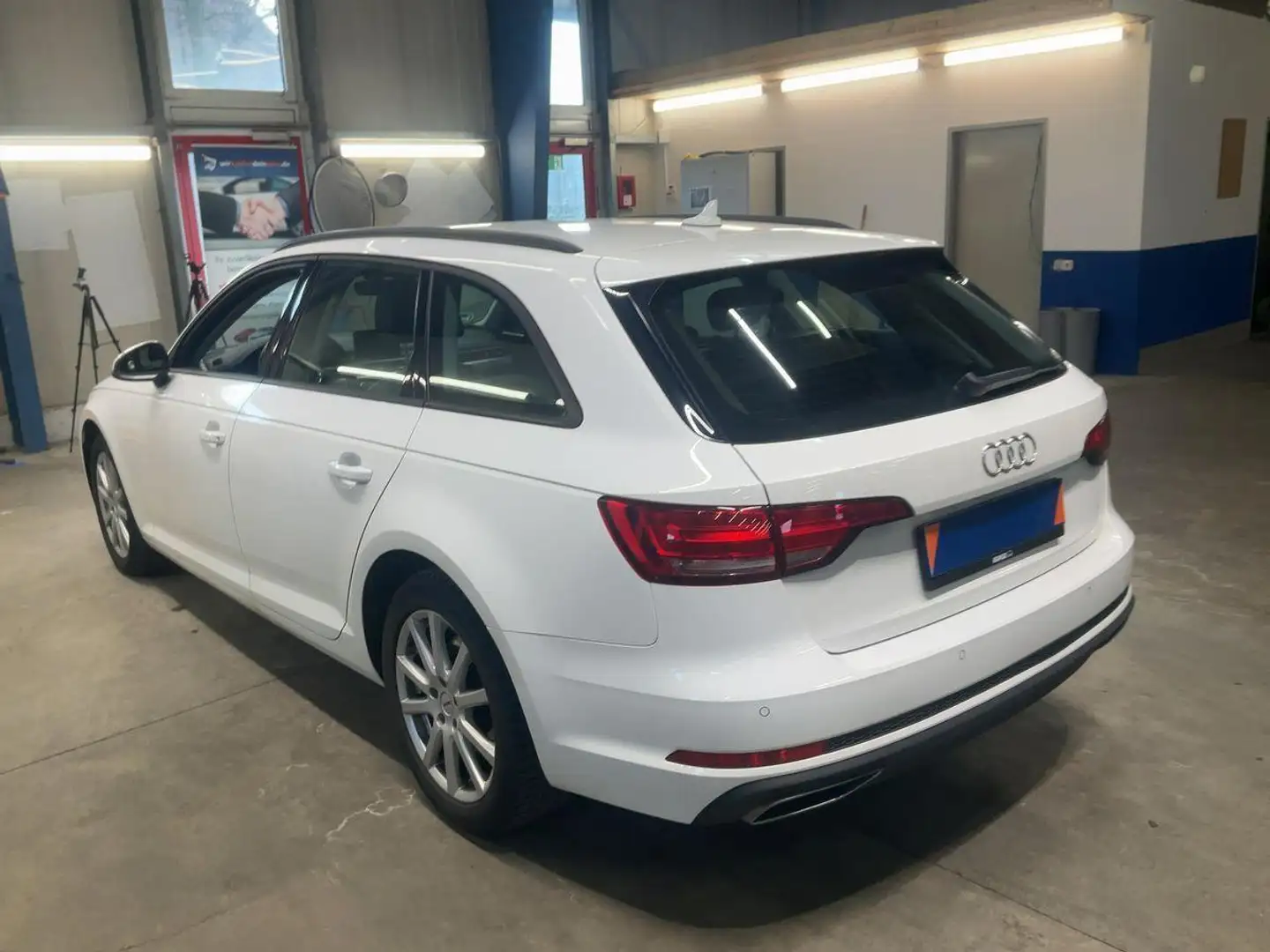 Audi A4 40 TDI S-tronic/XENON/SITZ-HZ/PDC/NAVI/ACC Weiß - 2