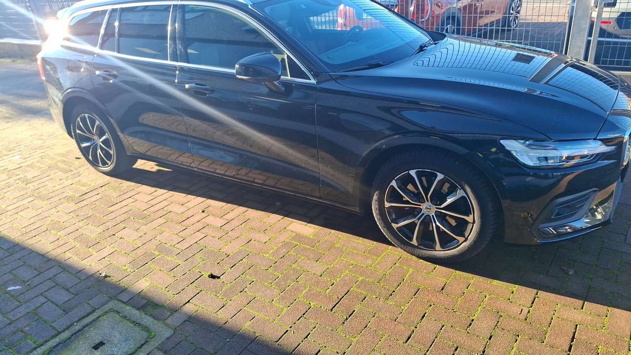 Volvo V60 V60 2.0 b4 Momentum Business Pro auto