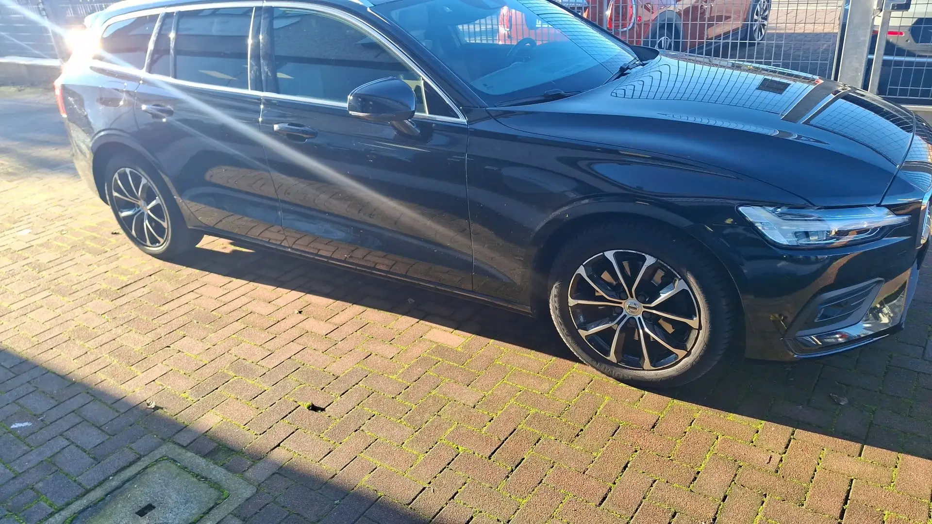 Volvo V60 V60 2.0 b4 Momentum Business Pro auto Nero - 1