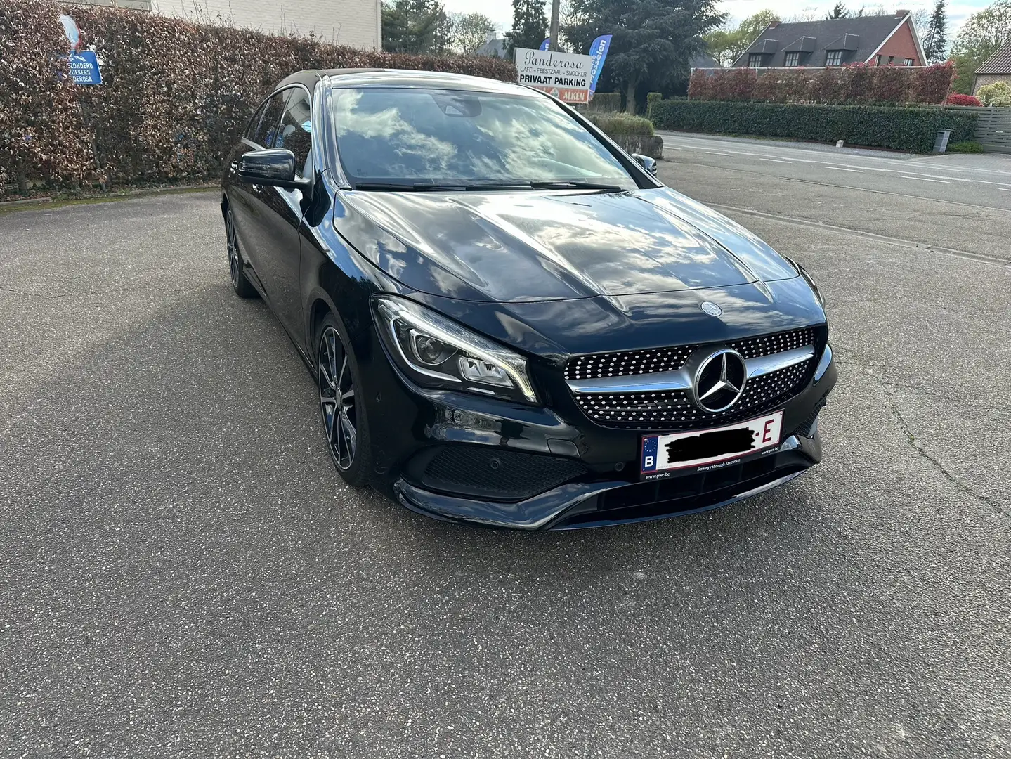 Mercedes-Benz CLA 220 CLA Shooting Brake 220 d 7G-DCT Urban Noir - 2