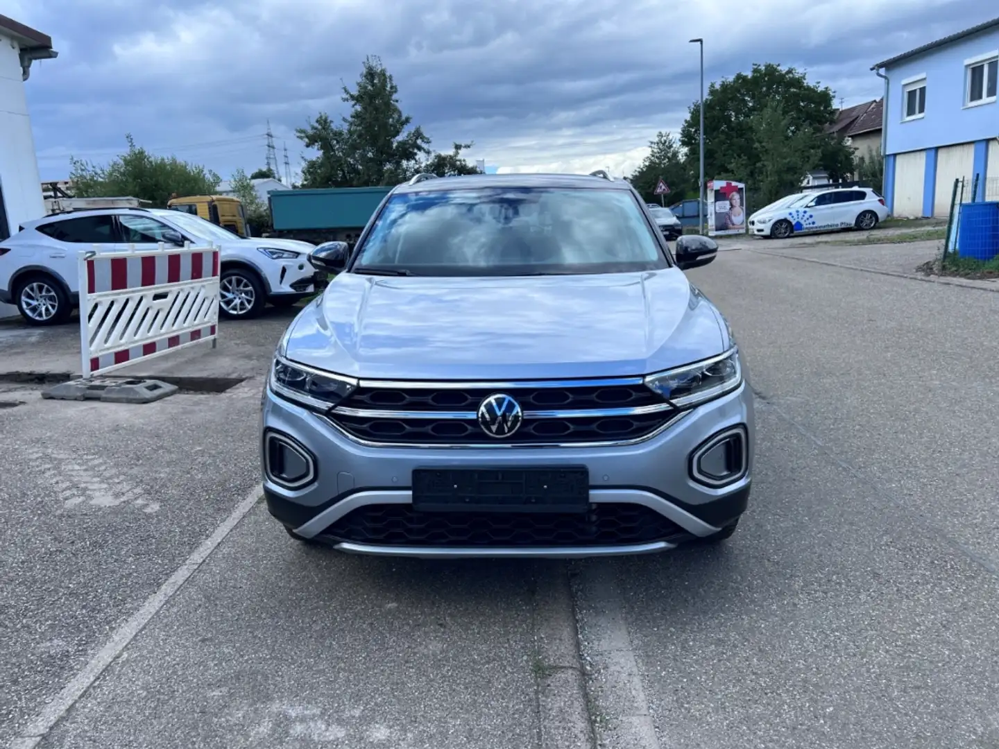 Volkswagen T-Roc 1.5TSI DSG Style AHK ACC DCP LED+ NAVI DAB Argent - 2