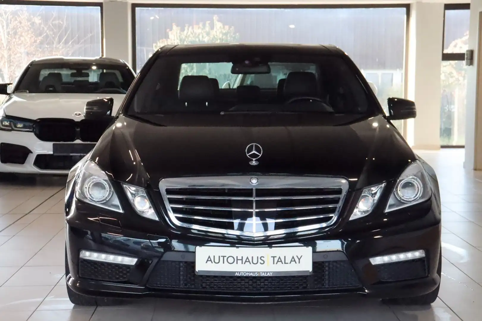 Mercedes-Benz E 63 AMG Lim. Perform H&K*Nachtass.*Sitzhz+belf. Schwarz - 2