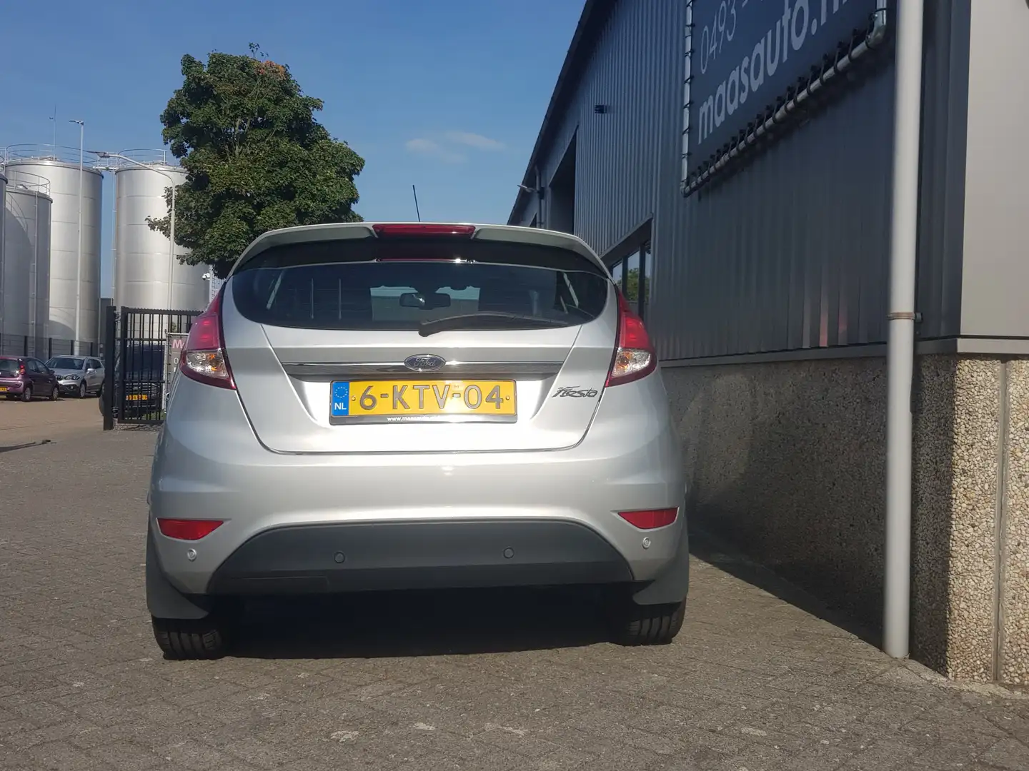 Ford Fiesta 1.6 Ti-VCT Titanium automaat full-options 1e eigen Grijs - 2