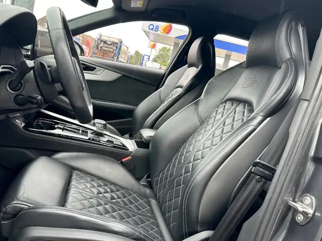 Audi S4 view 10