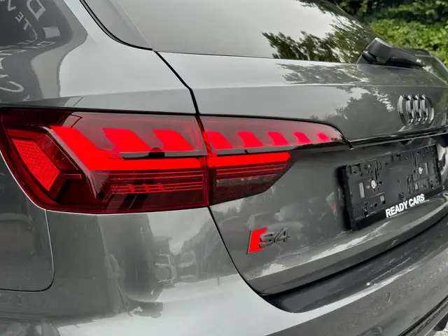 Audi S4 view 7
