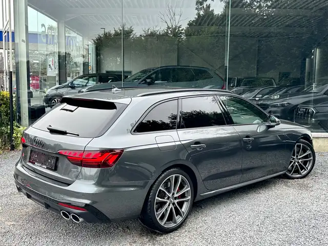 Audi S4 view 5