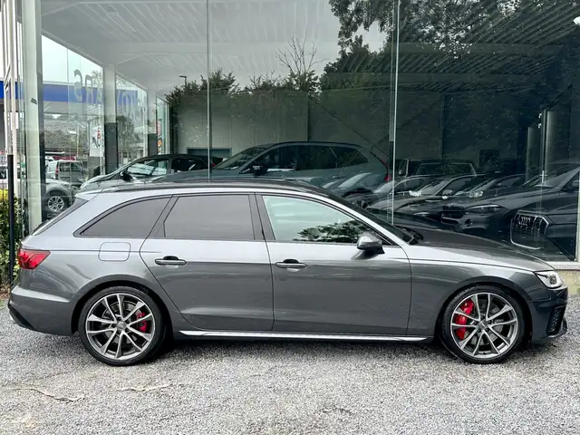 Audi S4 view 6