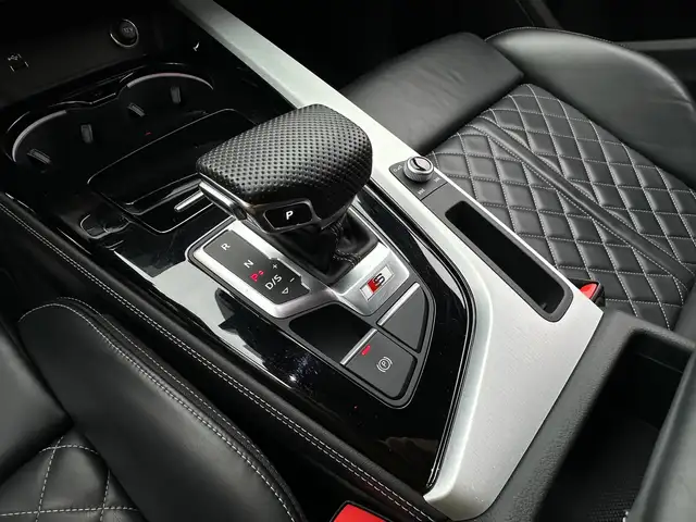 Audi S4 view 15