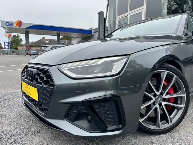 Audi S4 view 3