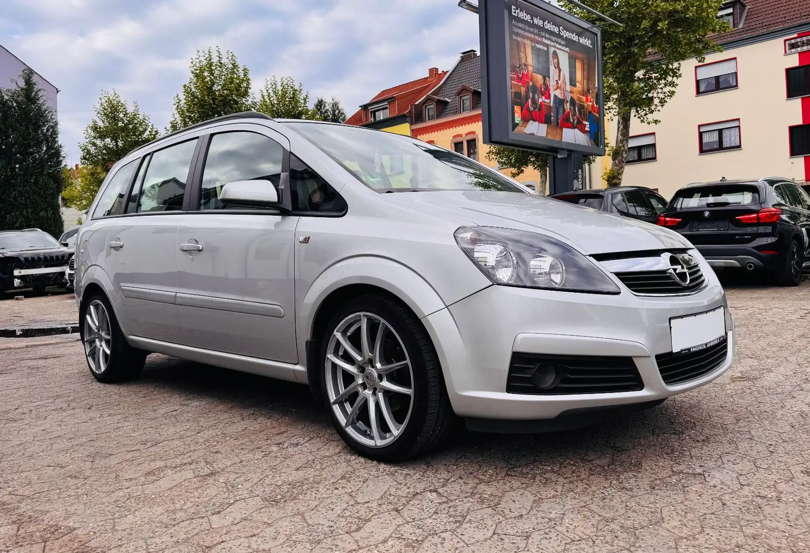 Opel Zafira B 1.8 Edition Plus 7-Sitzer Klimaauto AHK Silber - 1