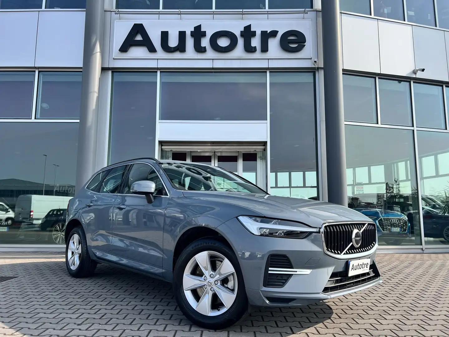 Volvo XC60 B4 automatico Core Blu/Azzurro - 1