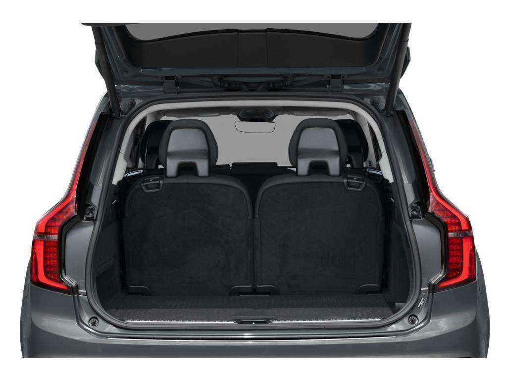 2026 Volvo XC90 T8 Ultra Dark Theme thumb 8