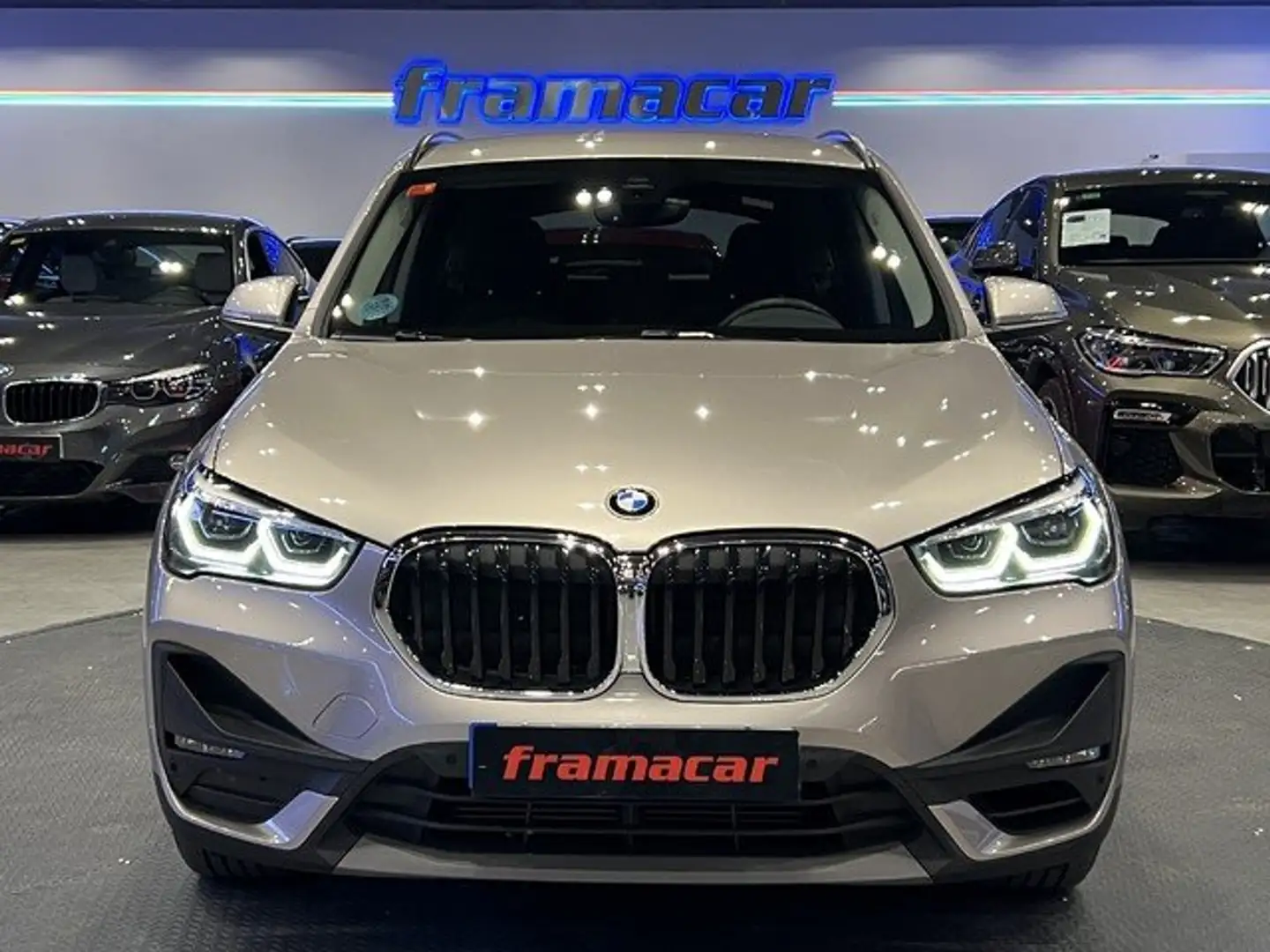 BMW X1 sDrive 20iA Gris - 2