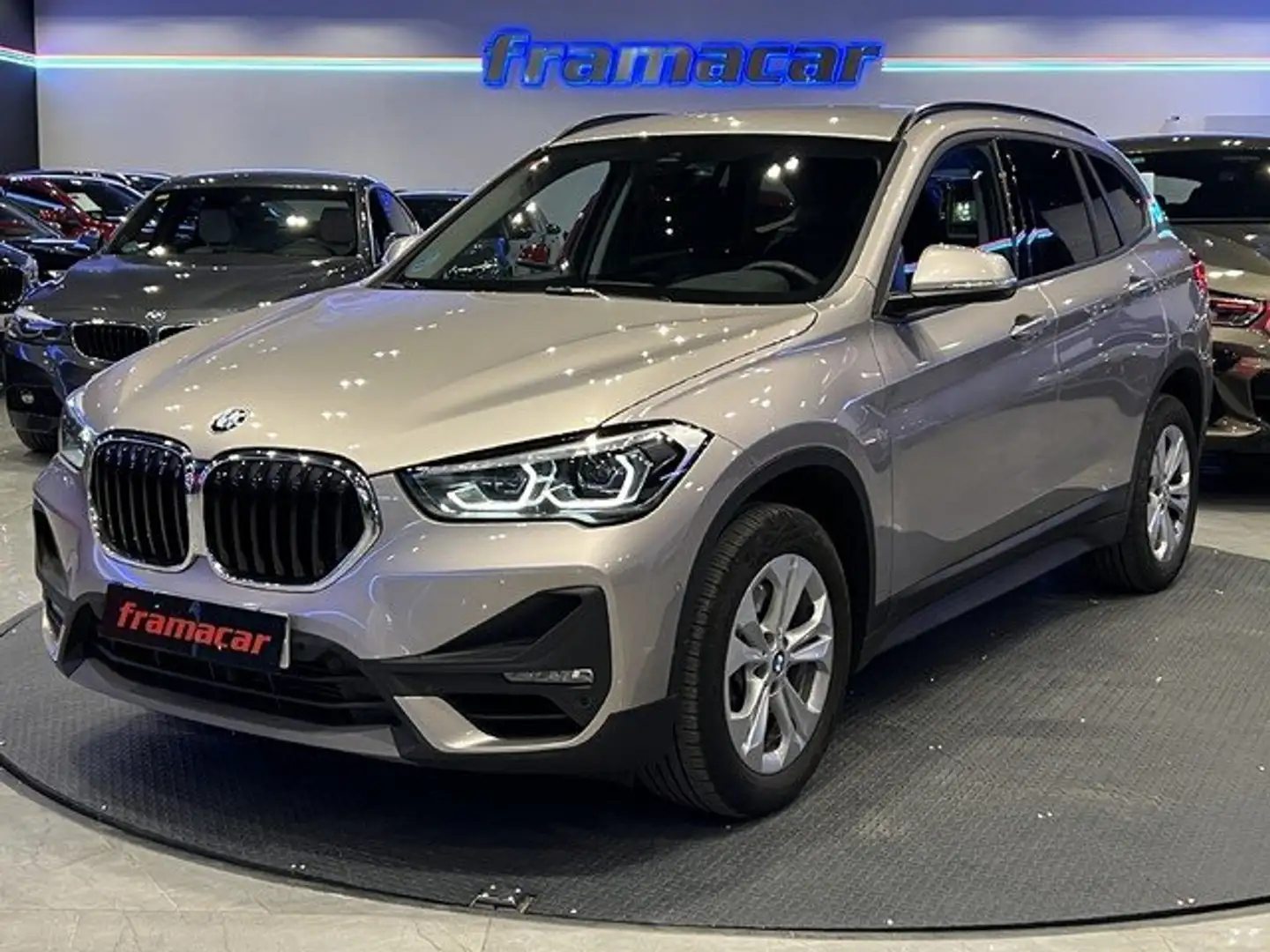 BMW X1 sDrive 20iA Gris - 1