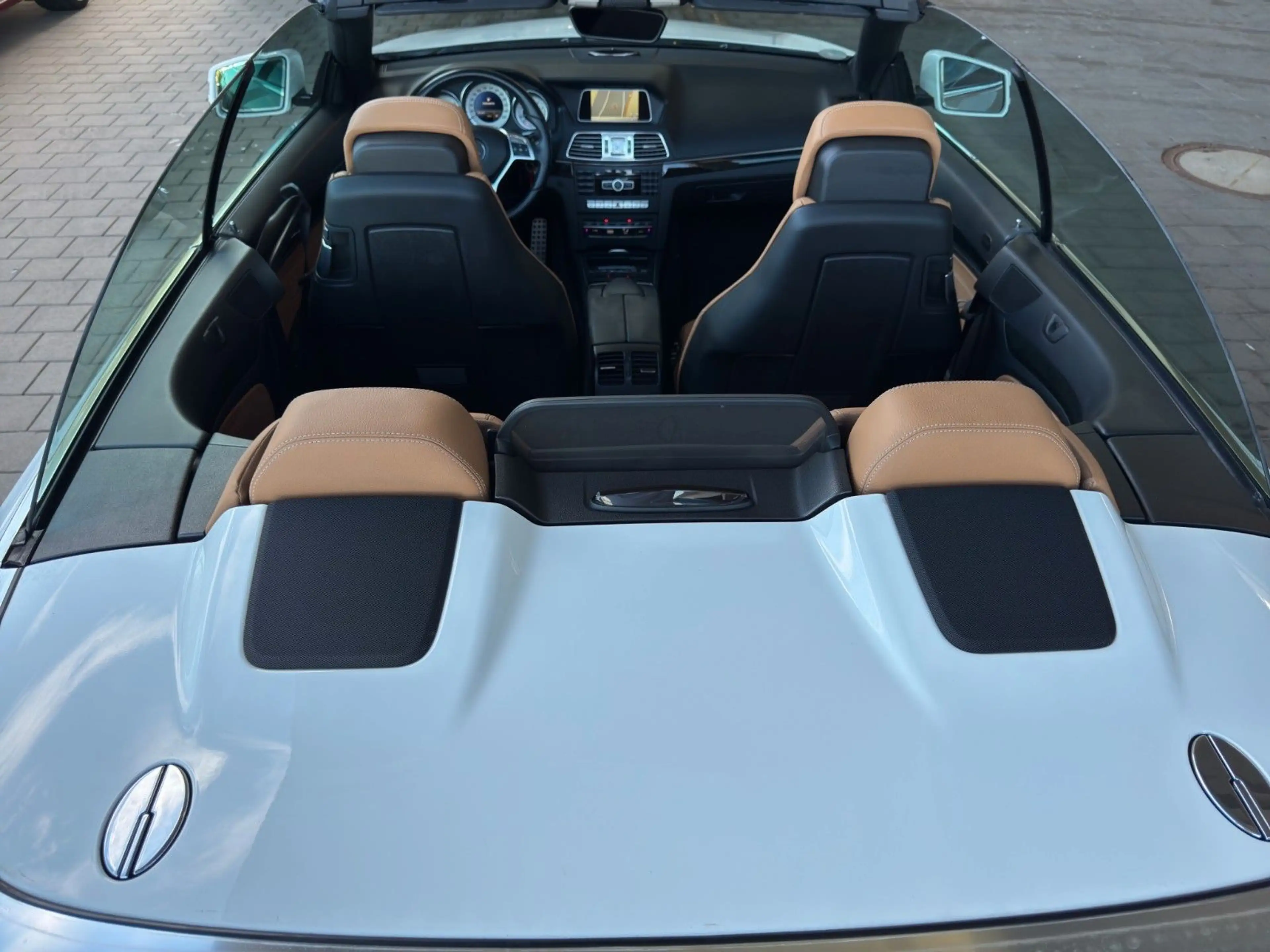 Mercedes-Benz E 200 CGI Cabrio 7G AMG-LINE/LEDER/LED/SHZ/TEMPO — photo 10