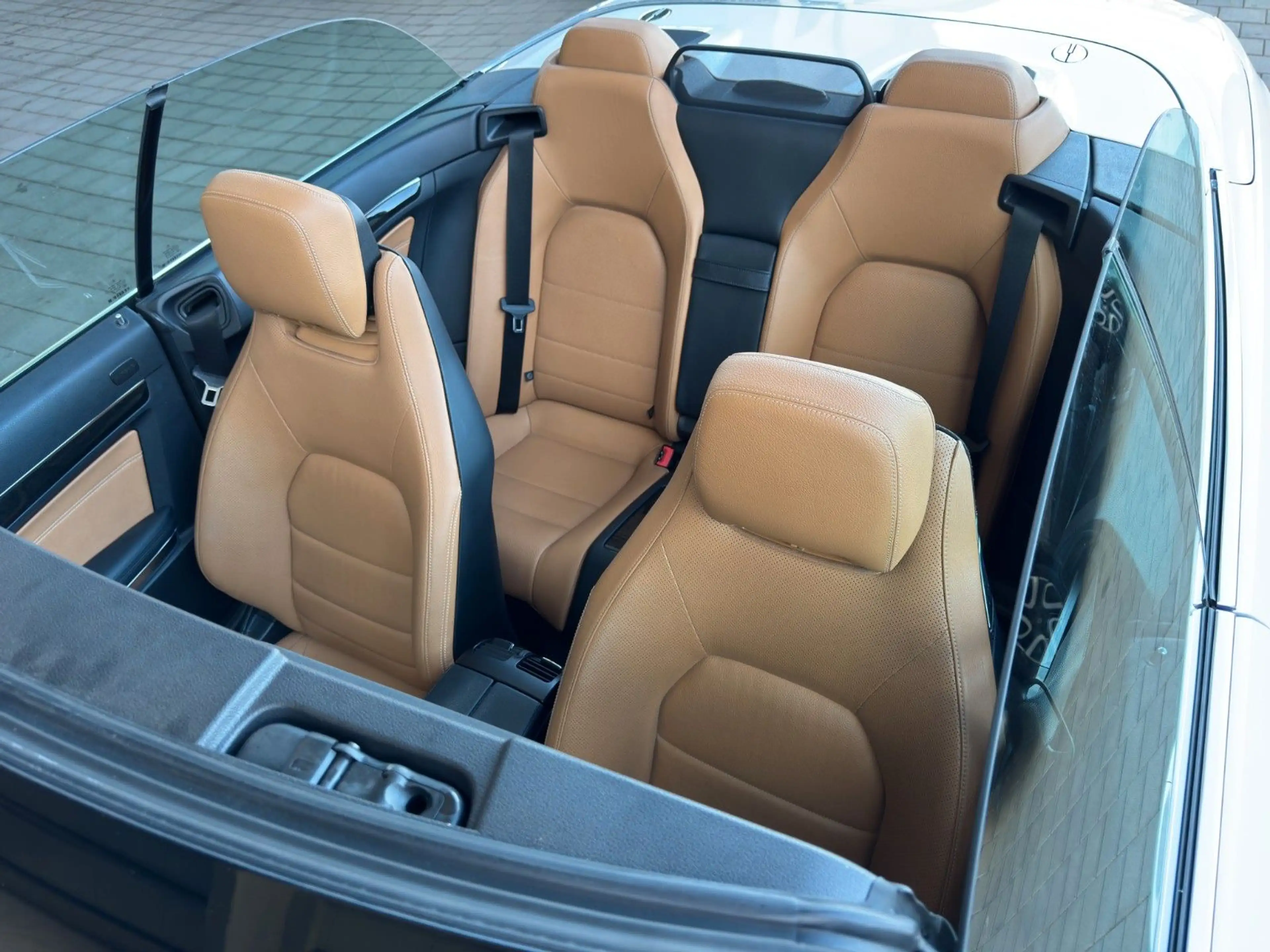 Mercedes-Benz E 200 CGI Cabrio 7G AMG-LINE/LEDER/LED/SHZ/TEMPO — photo 9