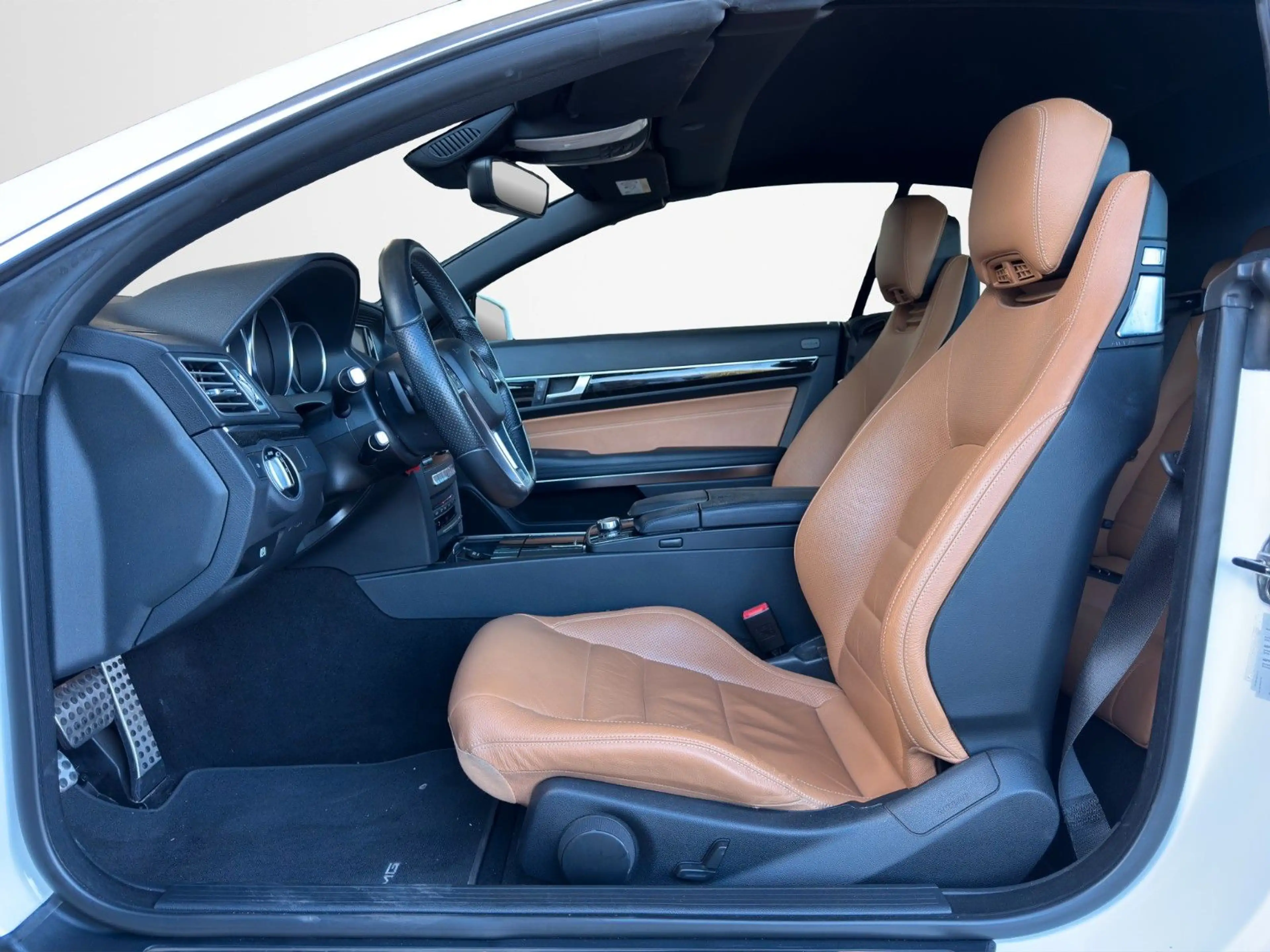 Mercedes-Benz E 200 CGI Cabrio 7G AMG-LINE/LEDER/LED/SHZ/TEMPO — photo 14