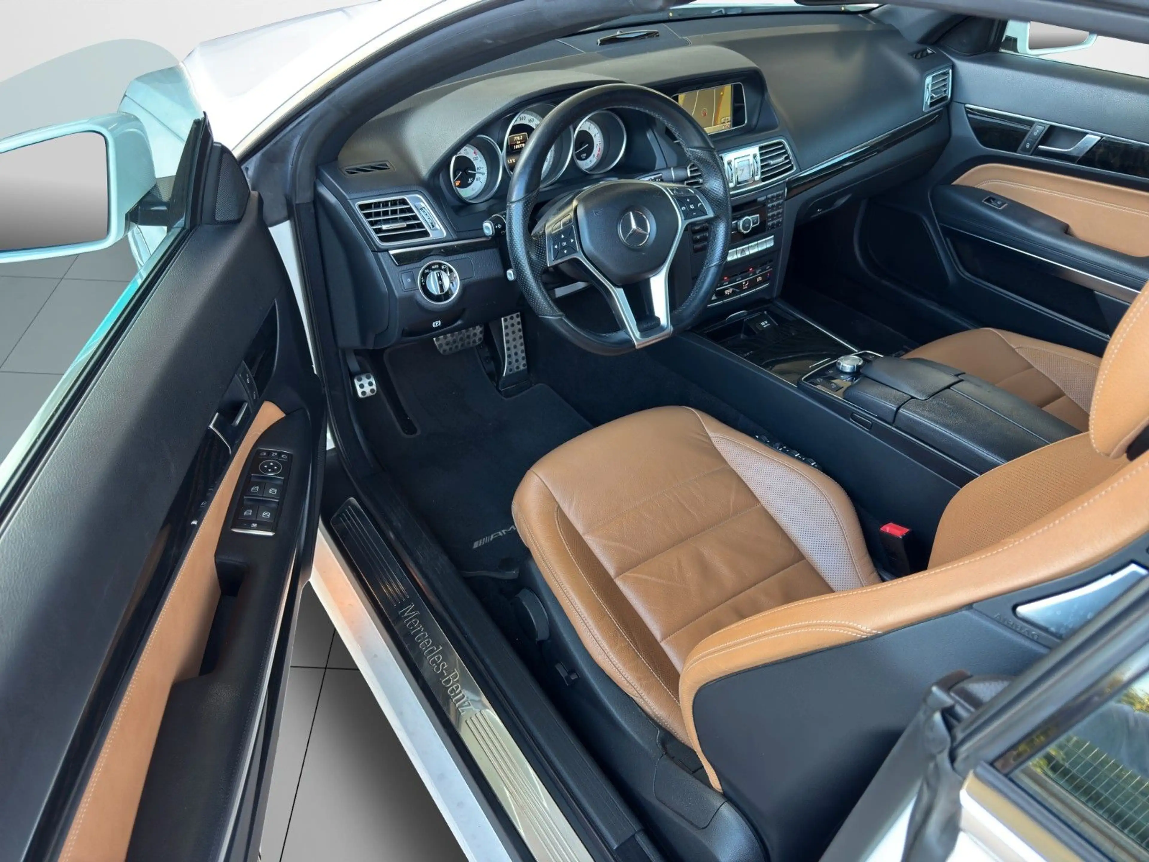 Mercedes-Benz E 200 CGI Cabrio 7G AMG-LINE/LEDER/LED/SHZ/TEMPO — photo 15
