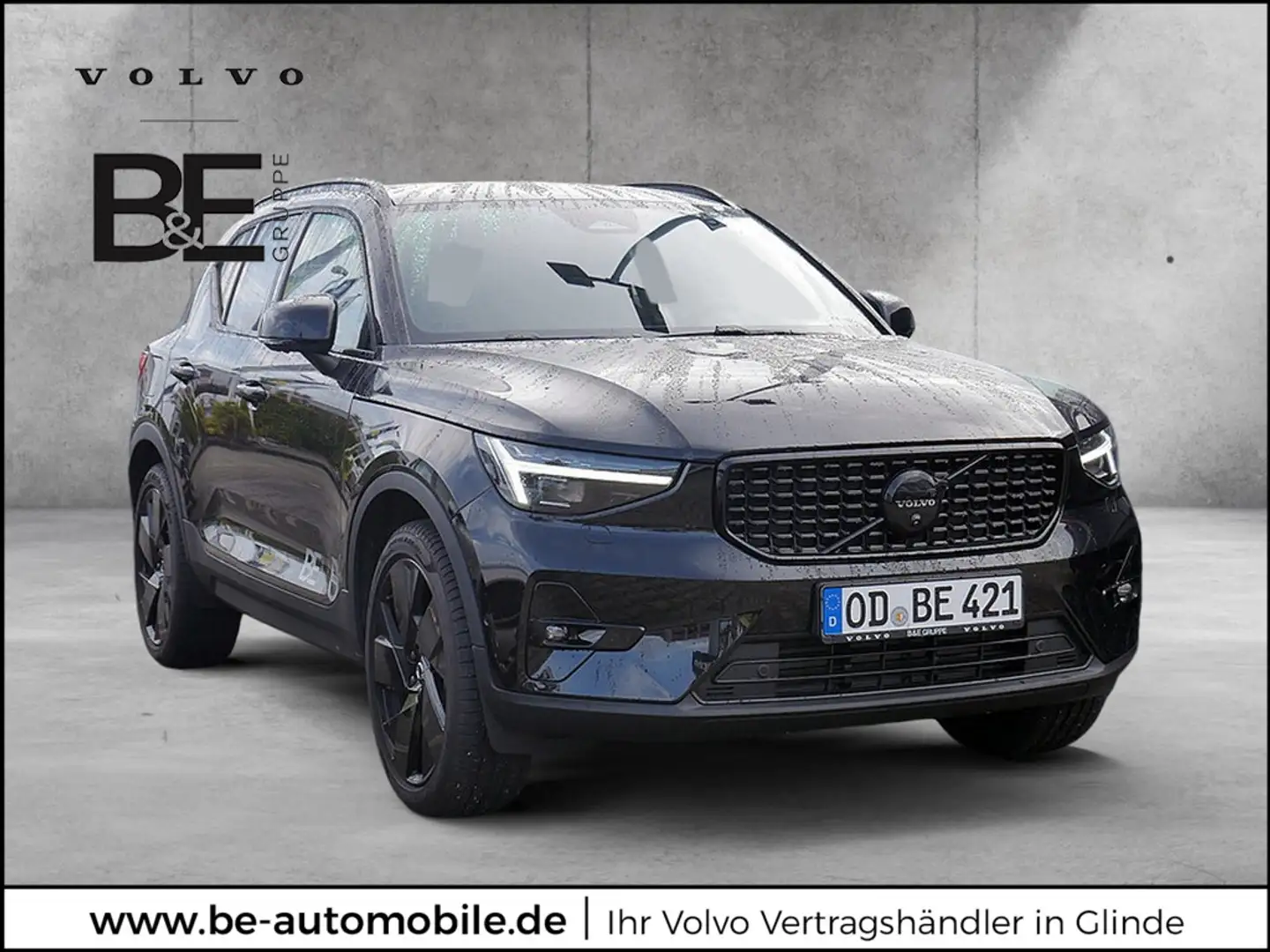 Volvo XC40 2.0 Plus Black Edition 2WD FACEL. LED Schwarz - 1