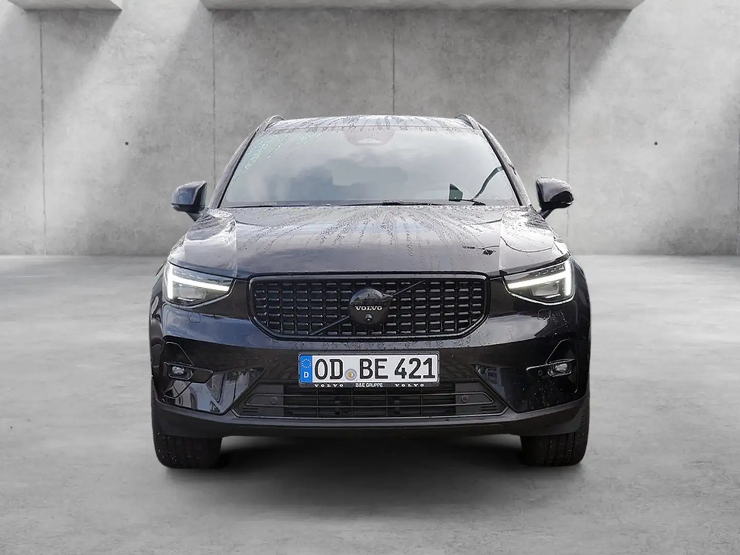 Volvo XC40 2.0 Plus Black Edition 2WD FACEL. LED Schwarz - 2
