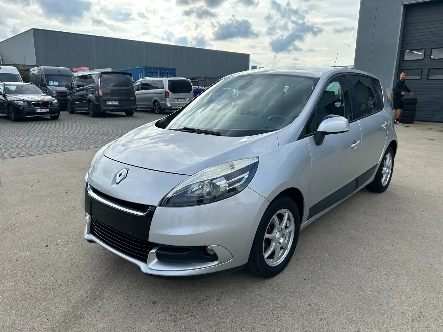 Renault Scenic 1.5 dCi nette wagen met keuring zie foto's Grijs - 1