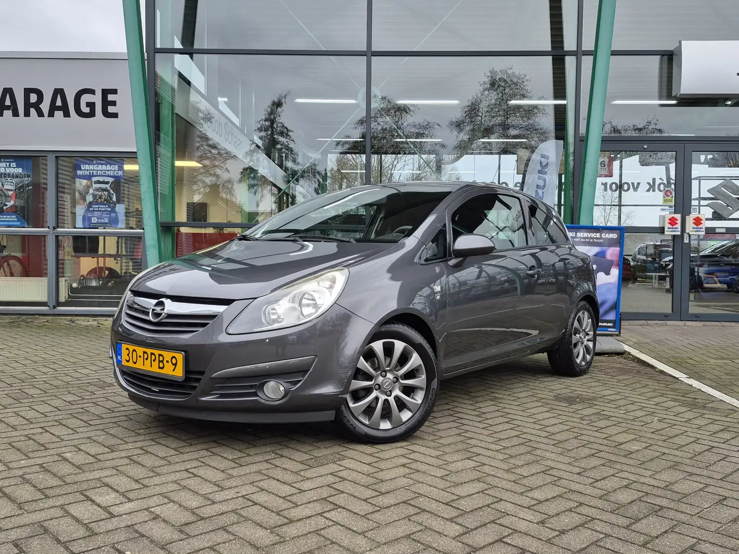 Opel Corsa 1.4-16V '111' Edition | Elektrische ramen voor | A Grijs - 1