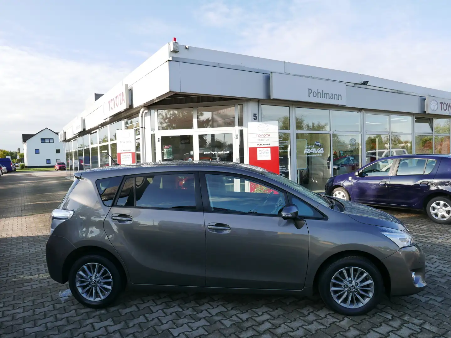 Toyota Verso 1.8 Edition-S 6-Gang Gris - 1