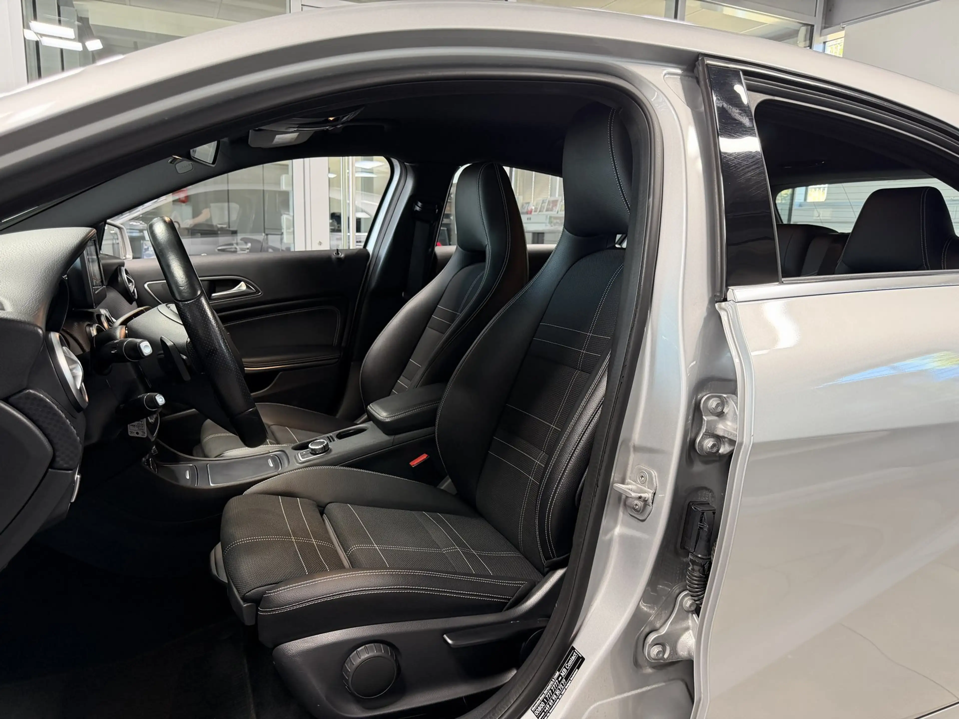 Mercedes-Benz A 180 Urban LED NAVI PDC SHZ+TEMPOMAT+AUDIO20CD+ — photo 10