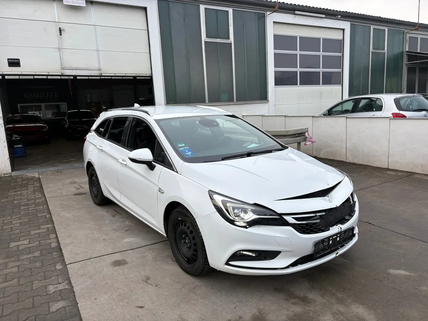 Opel Astra Dynamic Weiß - 1