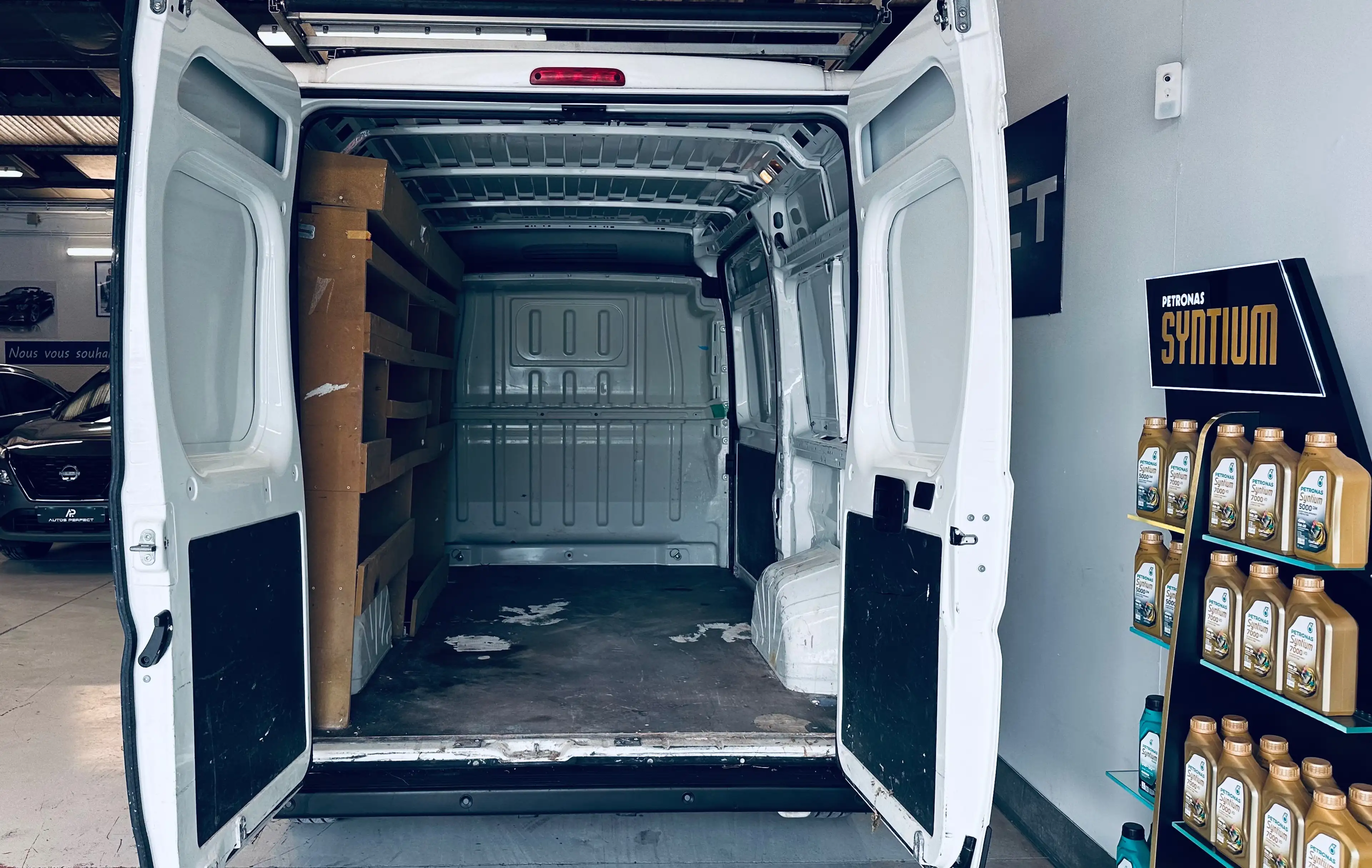 Peugeot Boxer 2.0 BlueHDi L2H2 3 PLACES PDC NAVI CLIM BLUETOOTH GALERIE TOIT — photo 12