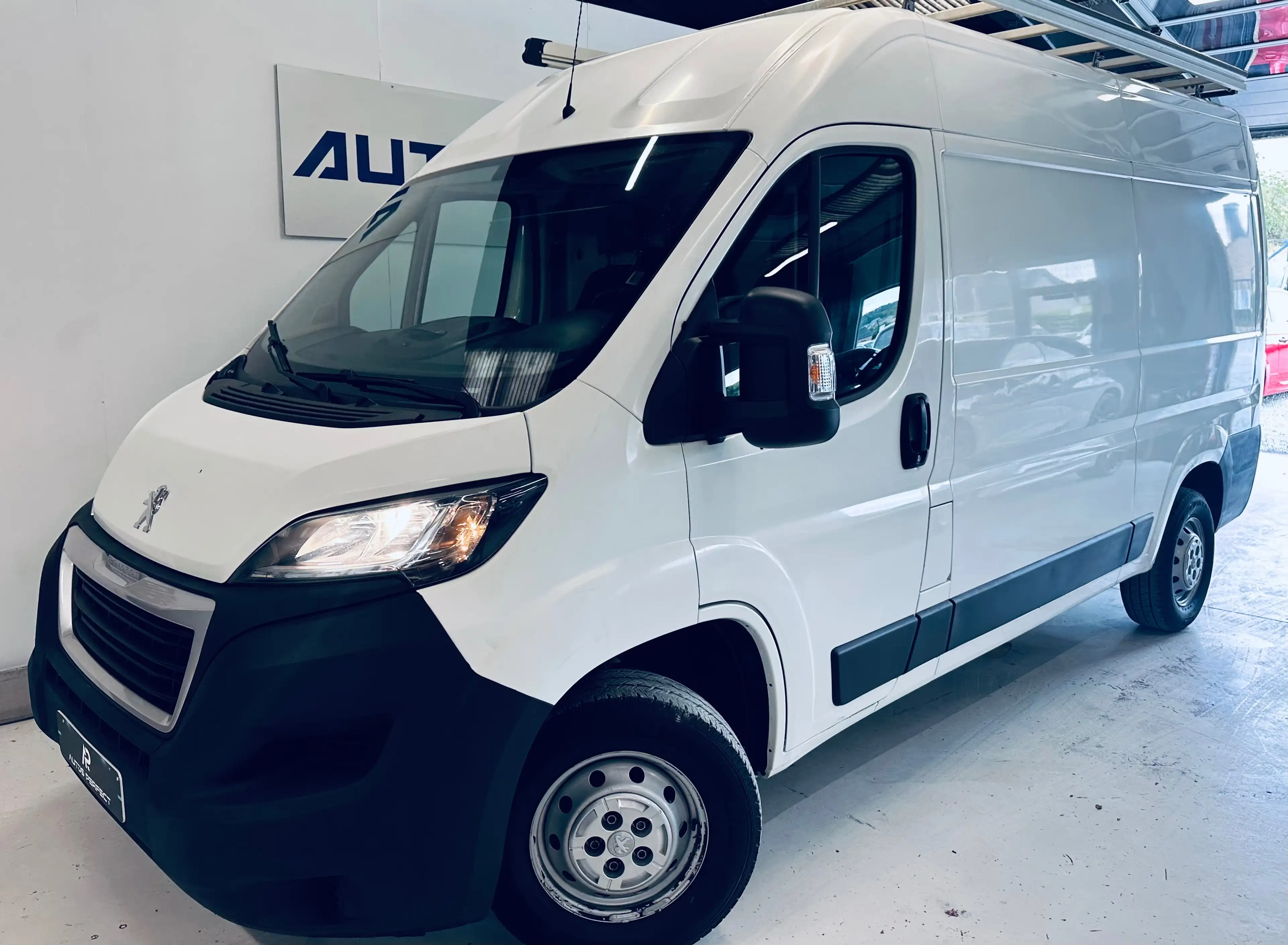 Peugeot Boxer 2.0 BlueHDi L2H2 3 PLACES PDC NAVI CLIM BLUETOOTH GALERIE TOIT — photo 11