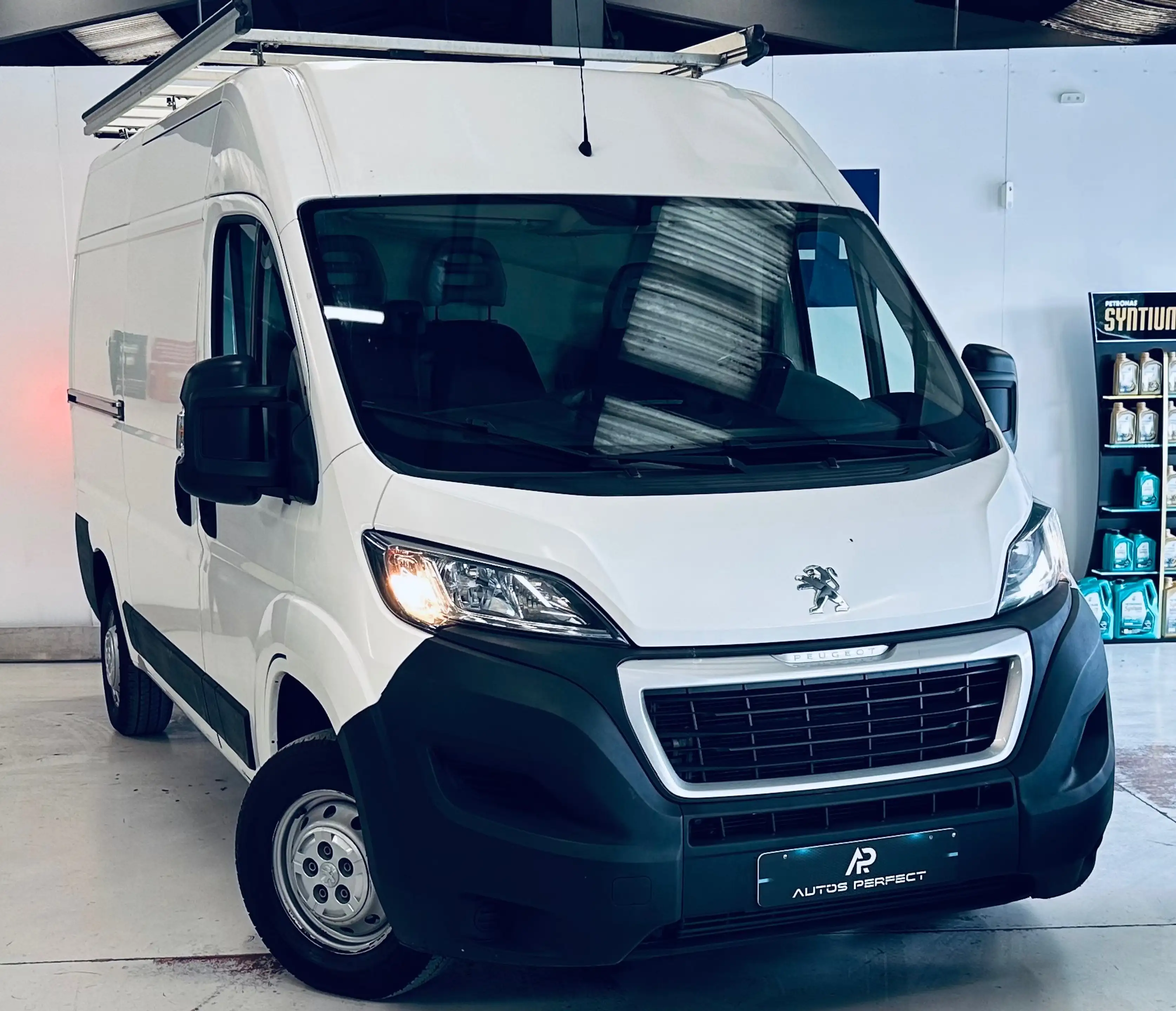Peugeot Boxer 2.0 BlueHDi L2H2 3 PLACES PDC NAVI CLIM BLUETOOTH GALERIE TOIT — photo 2