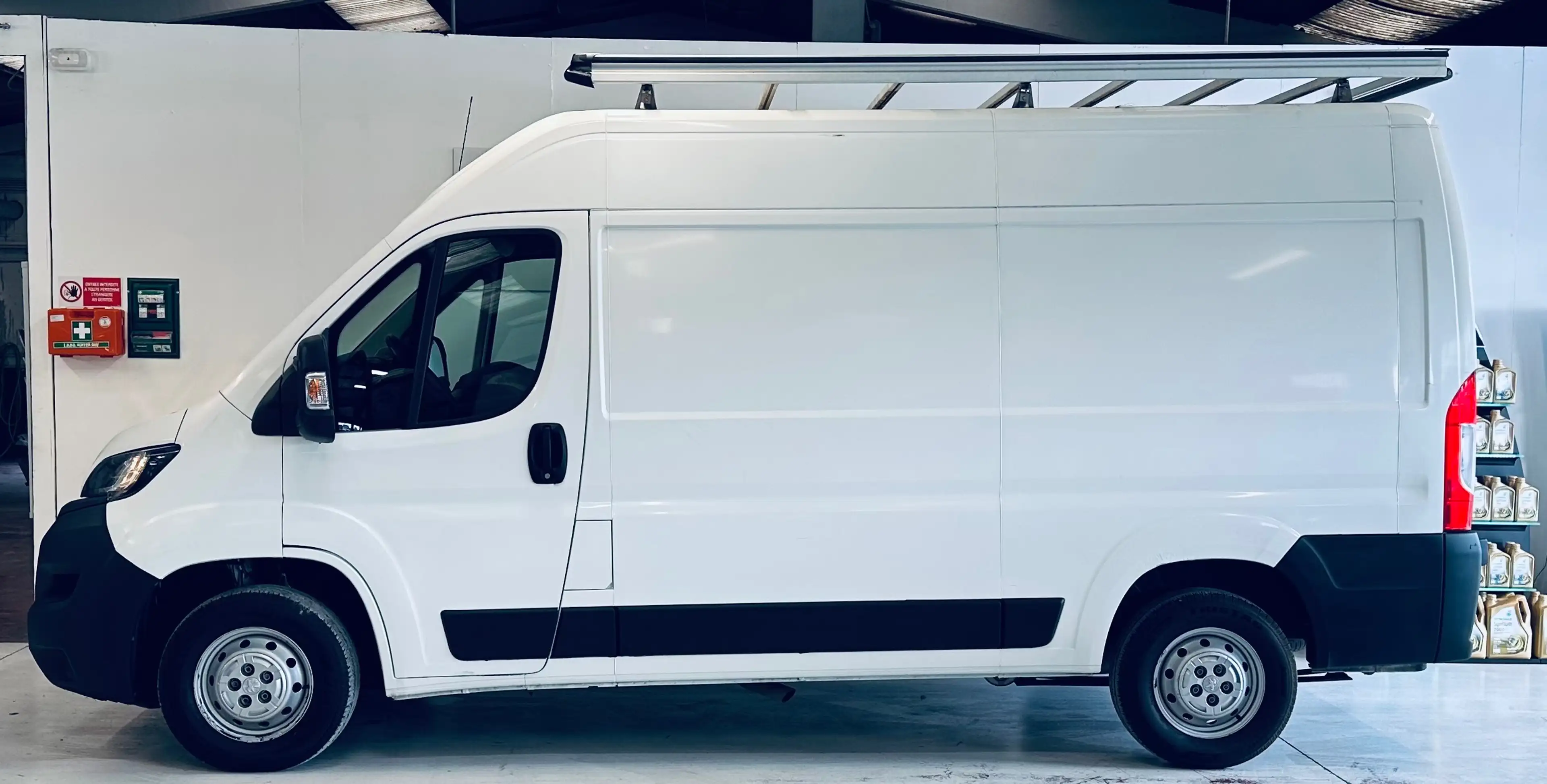 Peugeot Boxer 2.0 BlueHDi L2H2 3 PLACES PDC NAVI CLIM BLUETOOTH GALERIE TOIT — photo 3