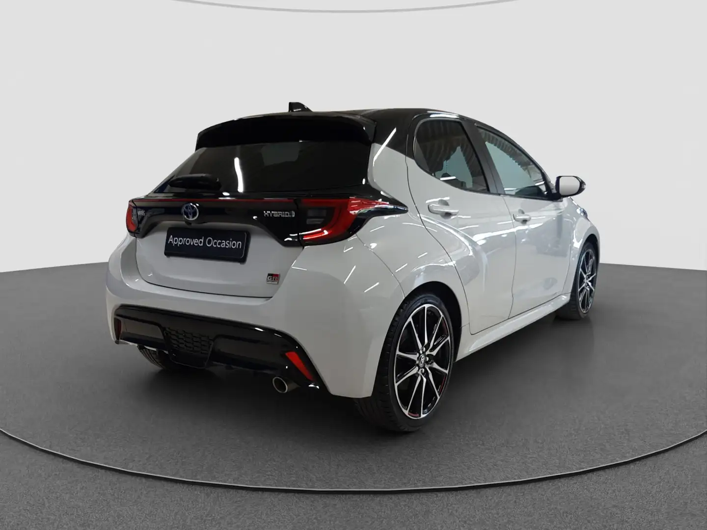 Toyota Yaris 1.5 Hybrid GR Sport Camera | LM Velgen | Navigatie Grijs - 2