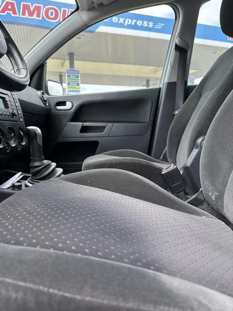 Ford Fusion 1.4-16V Ghia, airco, trekhaak, nieuwe APK Grijs - 2