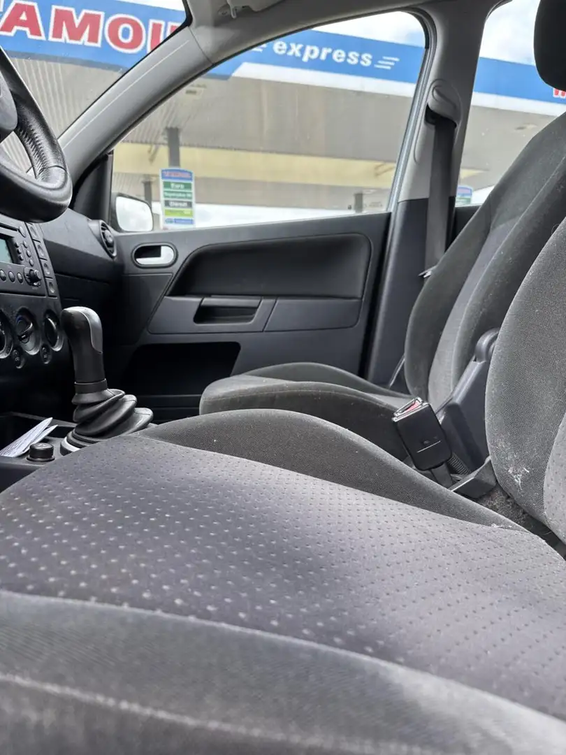 Ford Fusion 1.4-16V Ghia, airco, trekhaak, nieuwe distributies Grau - 2