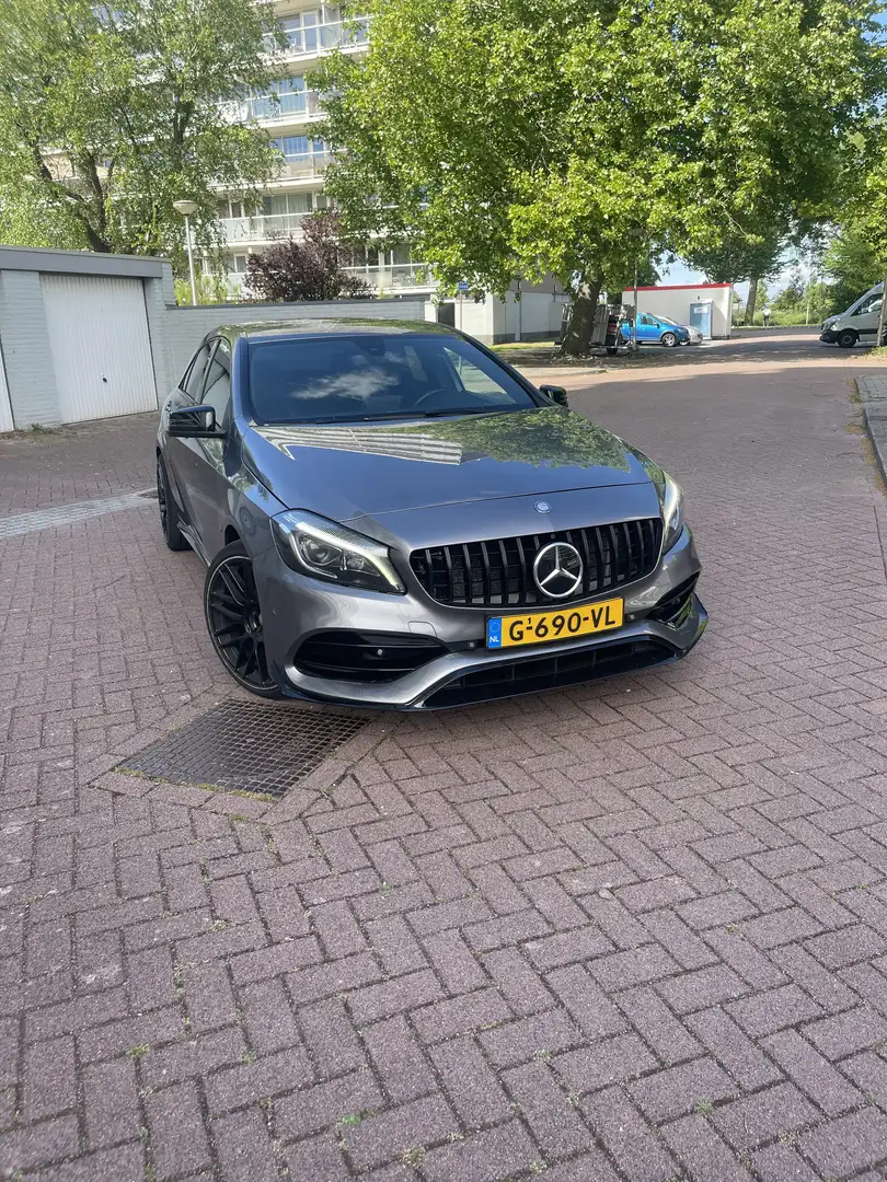 Mercedes-Benz A 180 Prestige Gris - 1