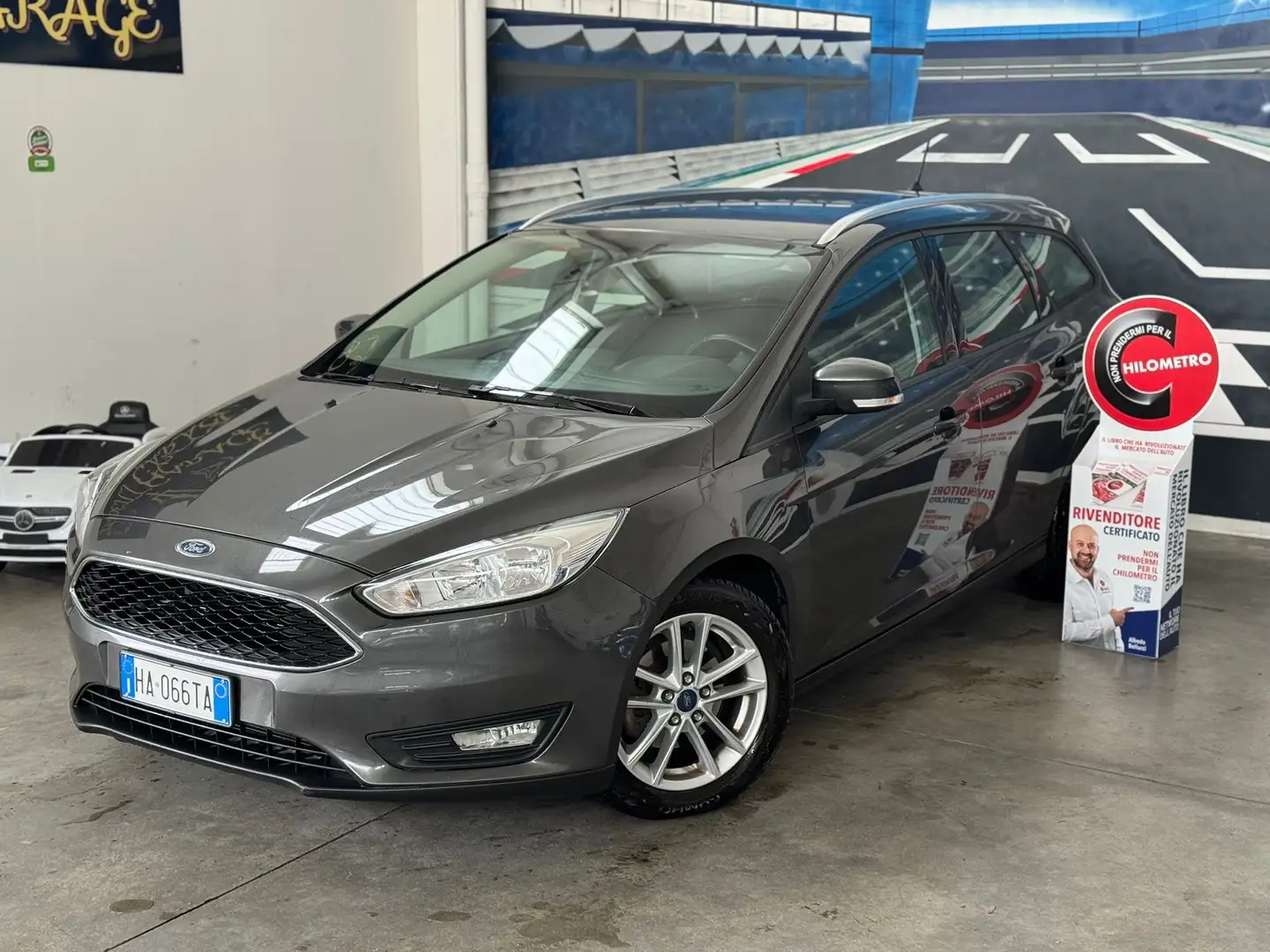 Ford Focus SW 1.5 TDCI 120cv powershift Gris - 1