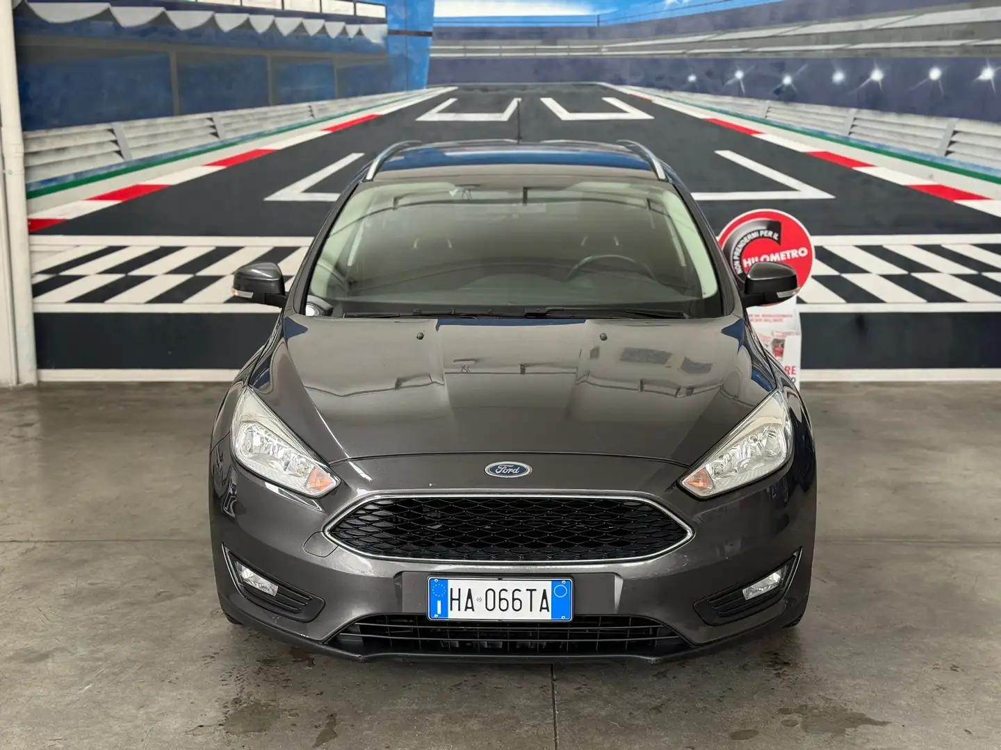 Ford Focus SW 1.5 TDCI 120cv powershift Gris - 2