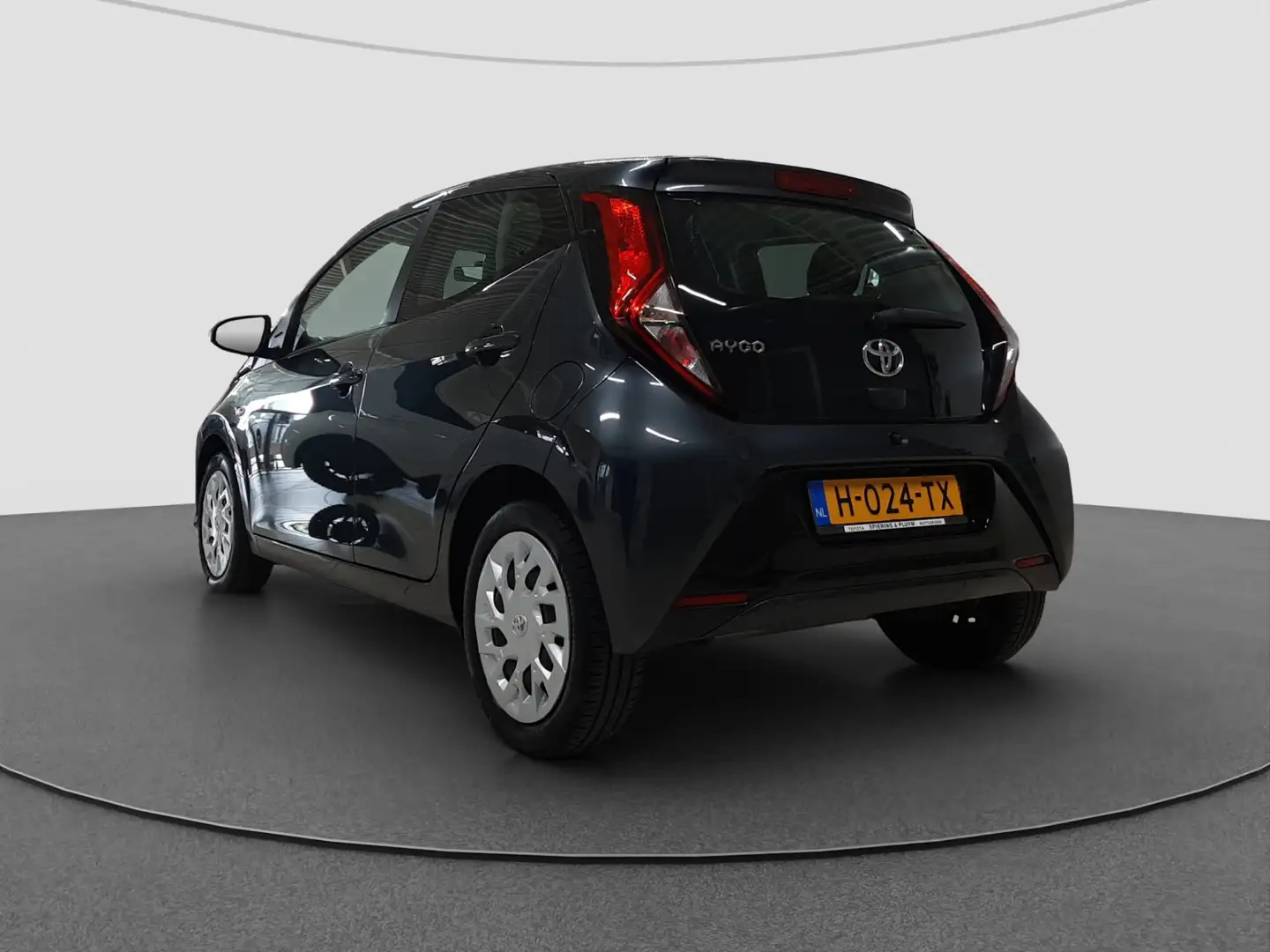 Toyota Aygo 1.0 VVT-i x-play | Navigatie | Airco | Camera | Gris - 2