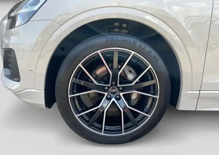 Audi Q8 2023, foto 3