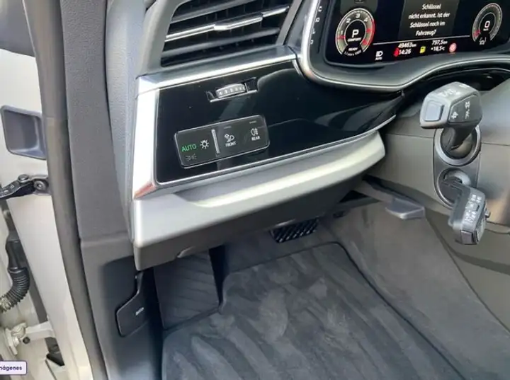 Audi Q8 2023, foto 11