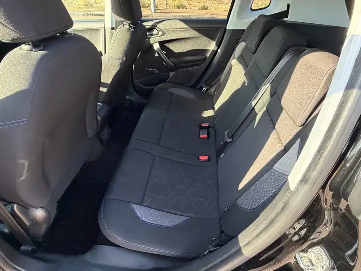 Peugeot 2008 1.2 Pure Tech Style (2017) 2018, foto 17