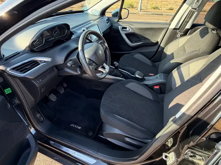 Peugeot 2008 1.2 Pure Tech Style (2017) 2018, foto 18