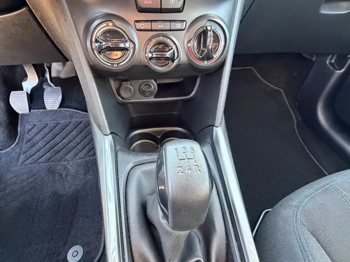 Peugeot 2008 1.2 Pure Tech Style (2017) 2018, foto 21