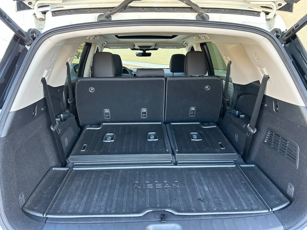 Nissan Pathfinder снимка Nissan Pathfinder