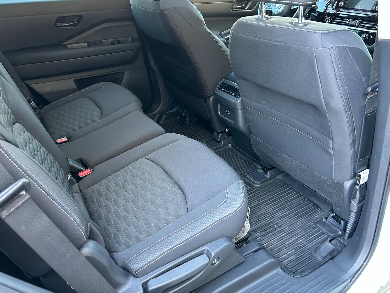 Nissan Pathfinder снимка Nissan Pathfinder