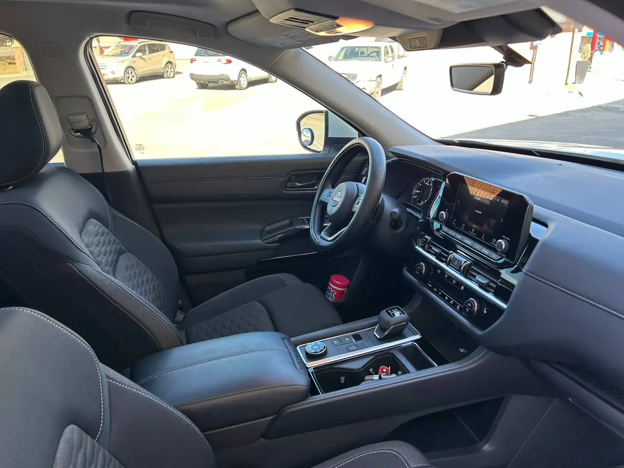 Nissan Pathfinder снимка Nissan Pathfinder