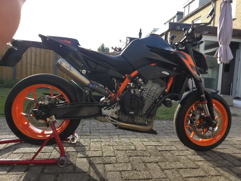 KTM 890 Duke R - foto 5