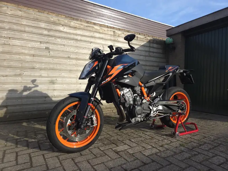 KTM 890 Duke R - foto 2